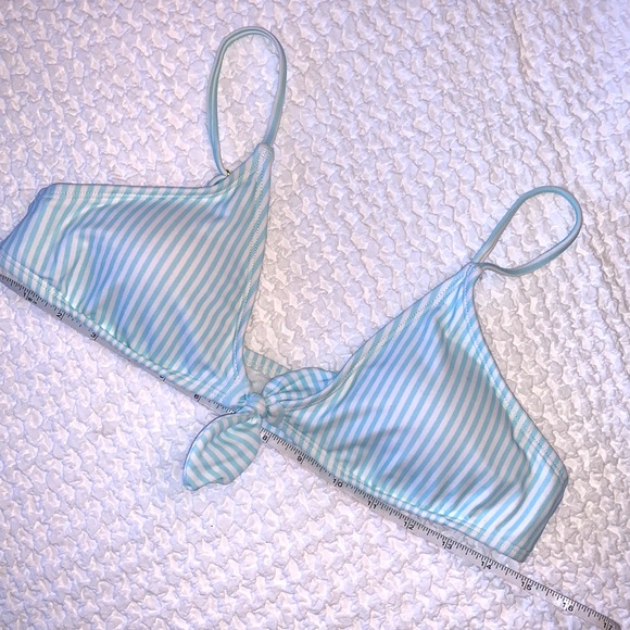 Sugar coast Blue &White Bikini top with bow detail Size Medium - Picture 4 of 4